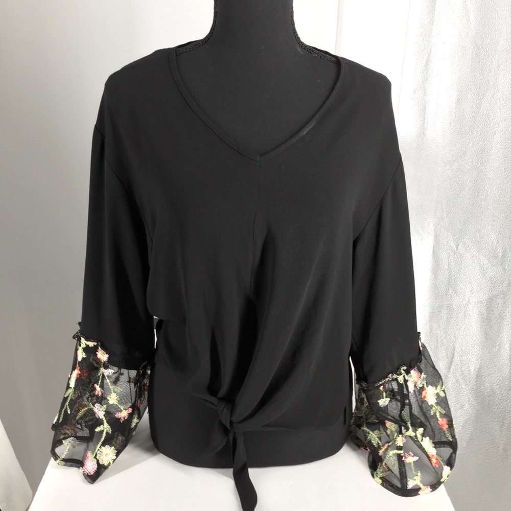 3/$21 NY Collection Shirt Embroidered Sleeves